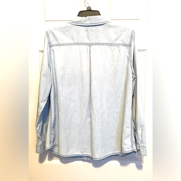 Chico’s Chambray Snap Button Shirt Size 2 - Picture 2 of 2